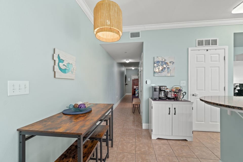 New coffee and tea bar, as well as a spacious pantry to store your groceries!