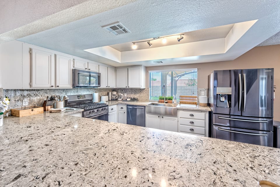 There’s no need to dine at a restaurant when you have a kitchen like this.