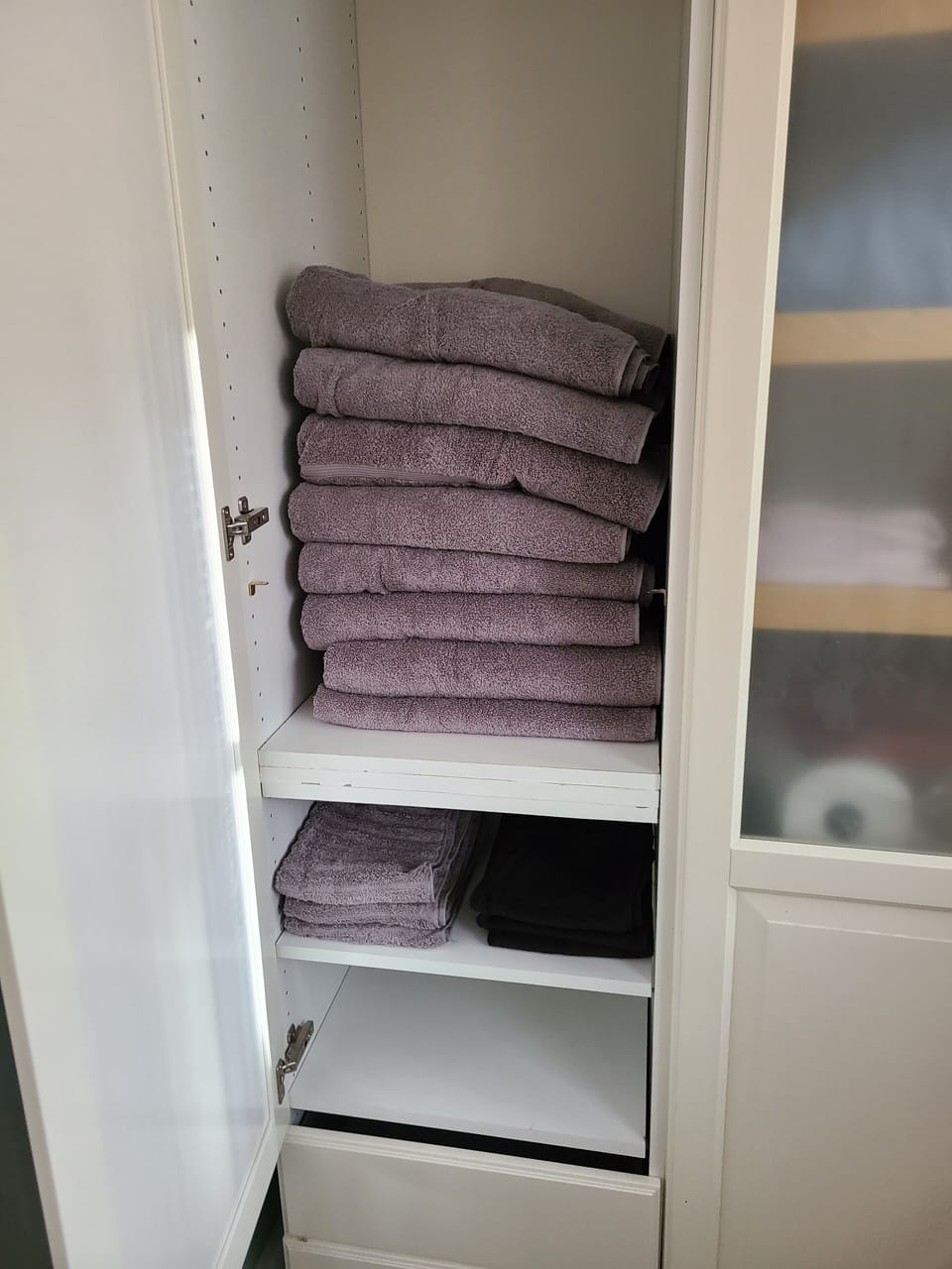Stocked clean towels, will provide some pods to wash if you need. 