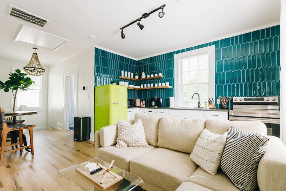 Aesthetically Beautiful designed Kitchen - Fully stocked