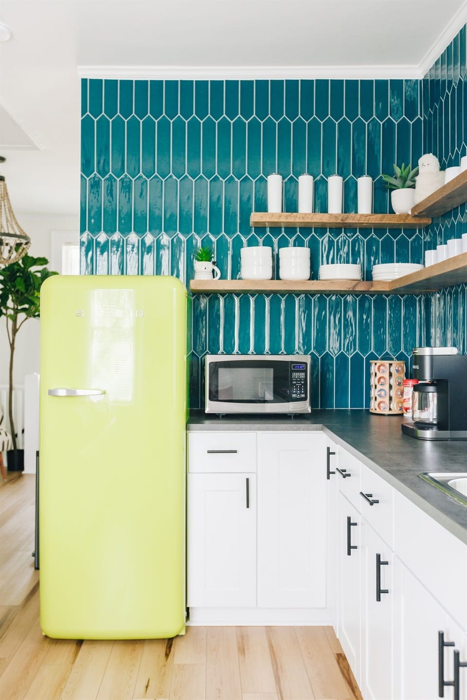Aesthetically Beautiful designed Kitchen - Fully stocked