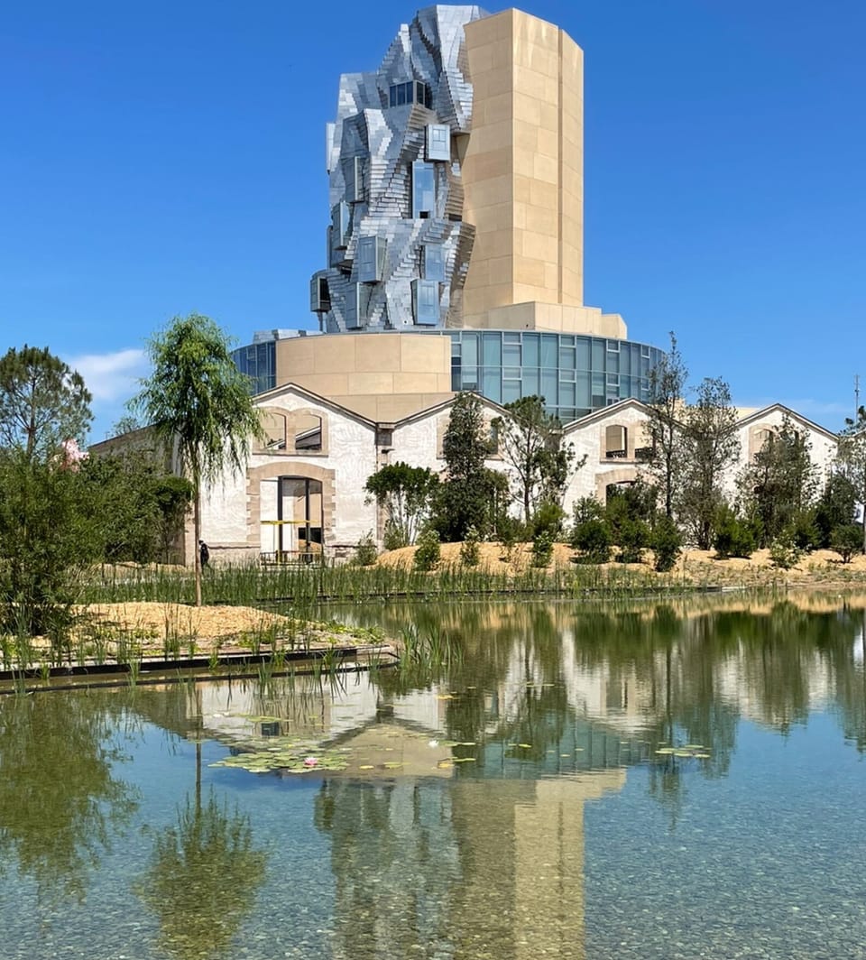LUMA Foundation, by Frank Gehry
Fondation LUMA, par Frank Gehry