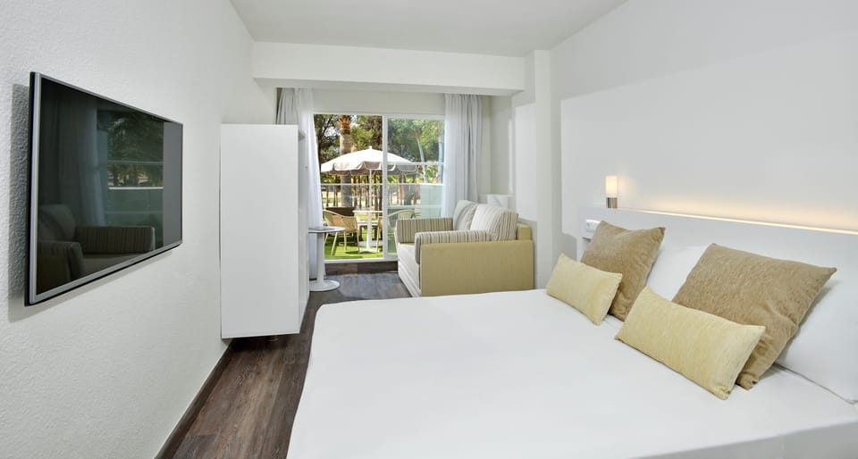 Family Room (Solarium, 2+2) | In-room safe, free WiFi, bed sheets