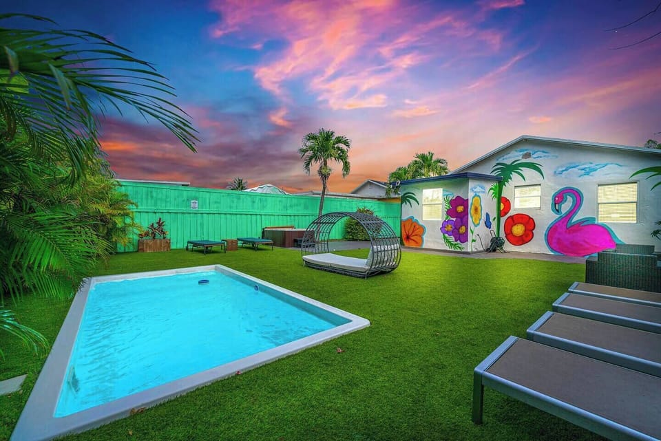 Welcome to La Casa Flora. Let your vacation begin!