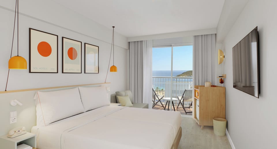 Xtra Room Sea View | Down comforters, in-room safe, blackout drapes, free WiFi