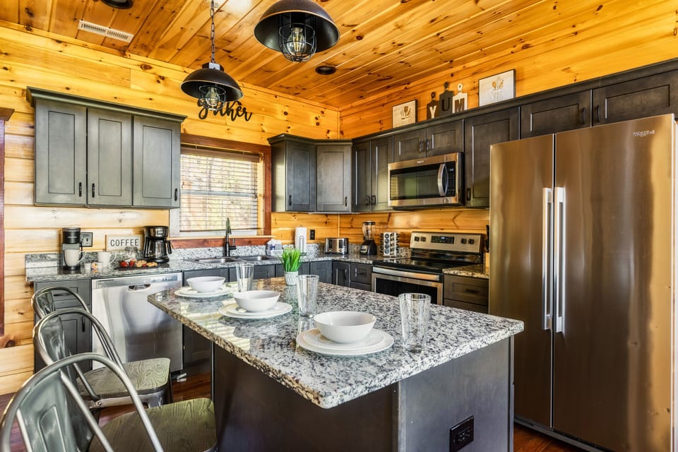 Beautiful kitchen with extra seating and lots of amenities to cook with!