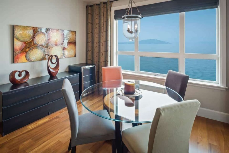 Expansive views while you eat!