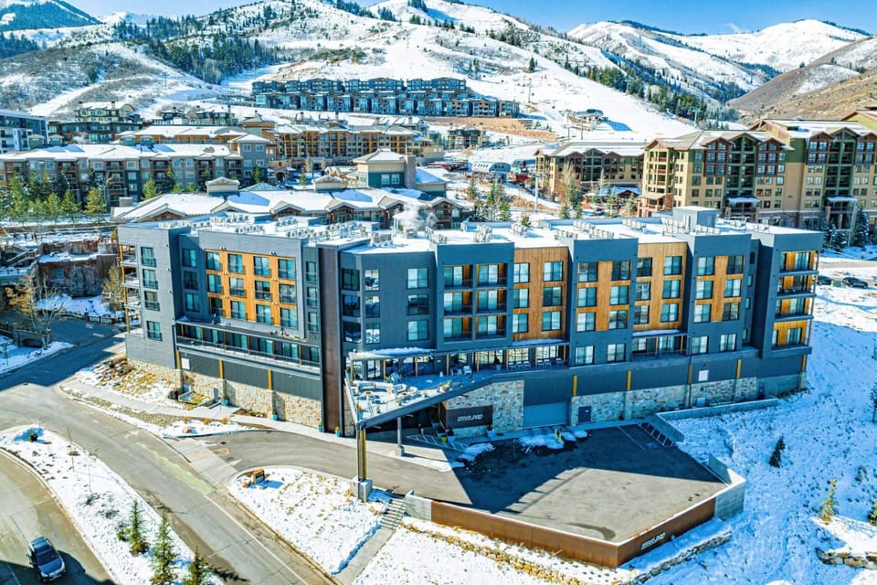 The YotelPAD is located right in the heart of the Canyons and just steps to the ski lifts.