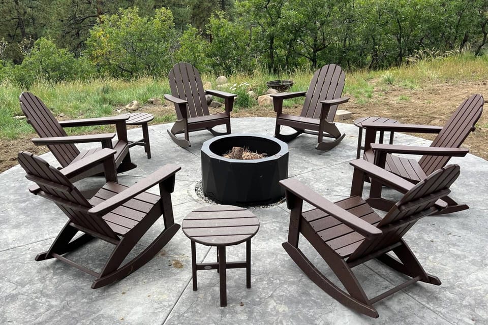 Beautiful fire pit for you and your guests. Surround yourself w/ nature at every turn. Our Favorite Place is where memories are made!