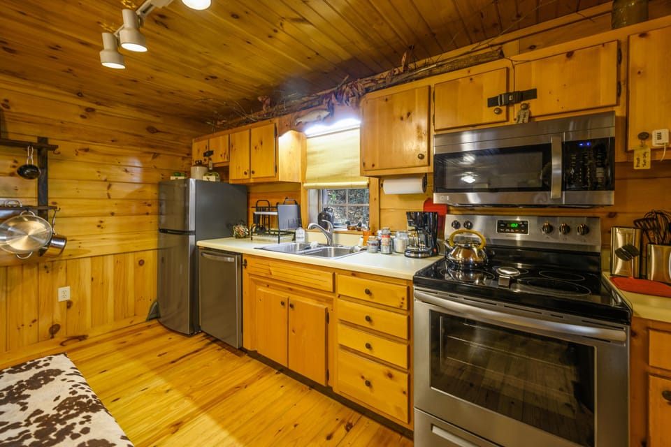 Stainless steel appliances and full kitchen
Disclaimer: Furniture/decor may vary