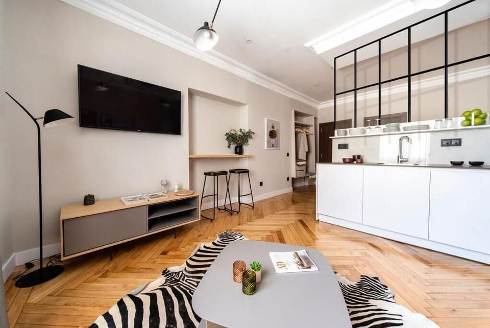 Superior Apartment | Iron/ironing board, free WiFi, bed sheets