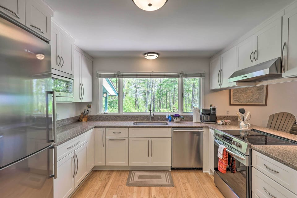 Fully Equipped Kitchen | Microwave