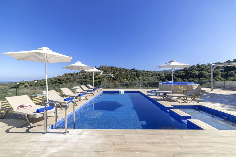 Stimulating pool surroundings.