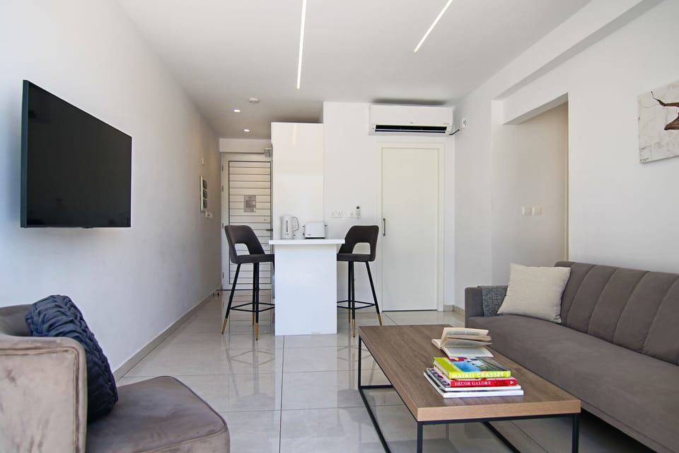 Deluxe Apartment | Living area | TV