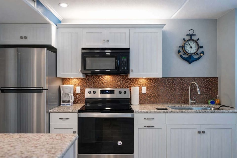 Apartment, 1 Bedroom | Private kitchen | Fridge, oven, coffee/tea maker, toaster