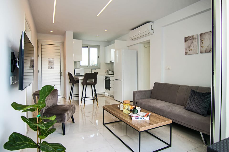 Executive Apartment | Living area | 43-inch Smart TV with cable channels, TV