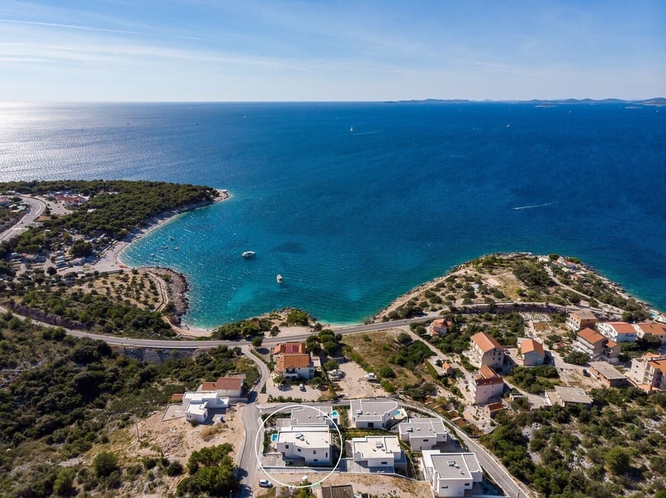 It features a sea view from each corner of the property, from each bedroom and from the living area.