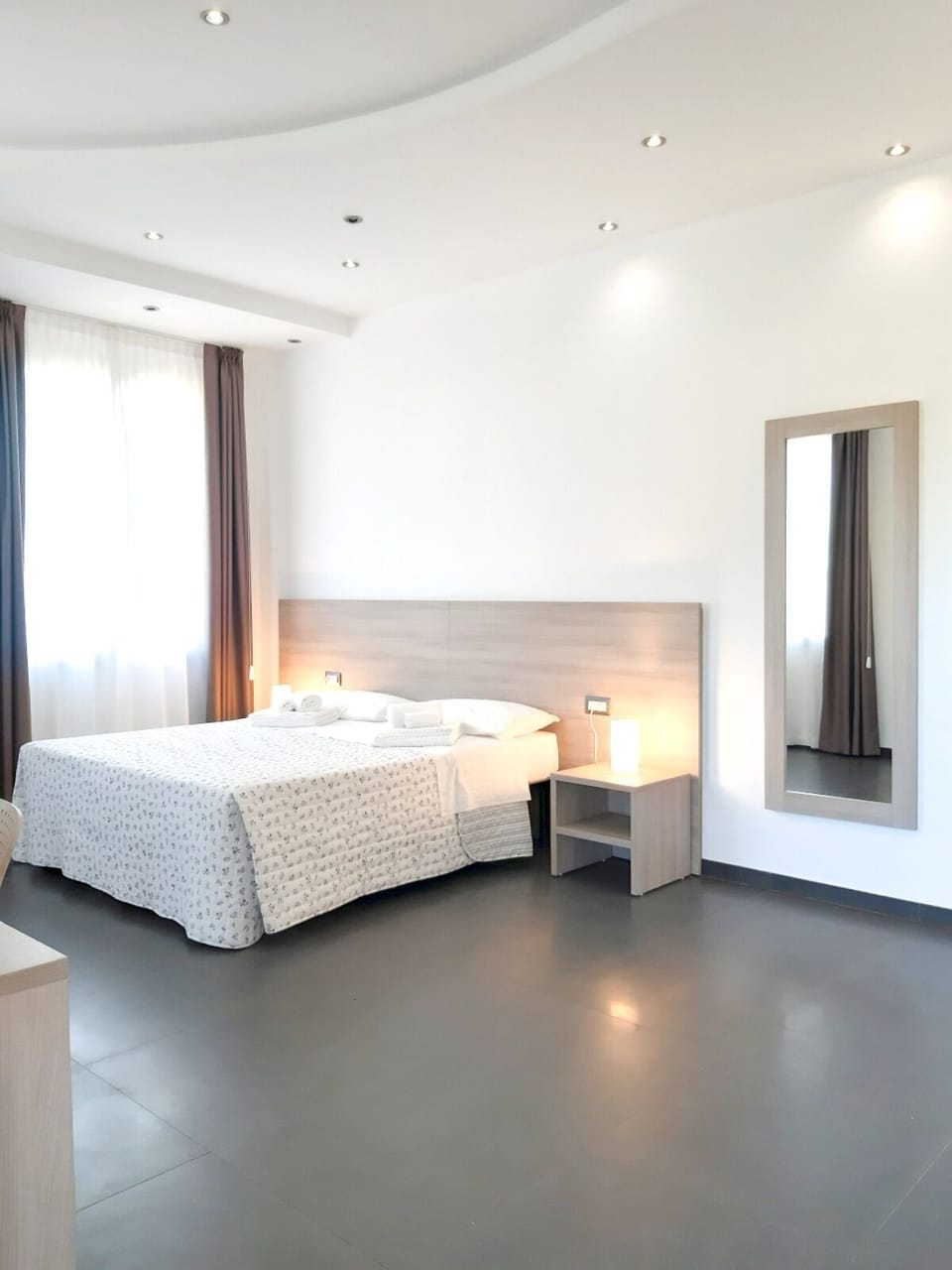 Comfort Quadruple Room | Desk, laptop workspace, blackout drapes, soundproofing
