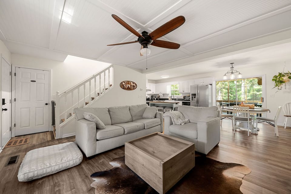 Living Room with sleeper couch (Queen bed)