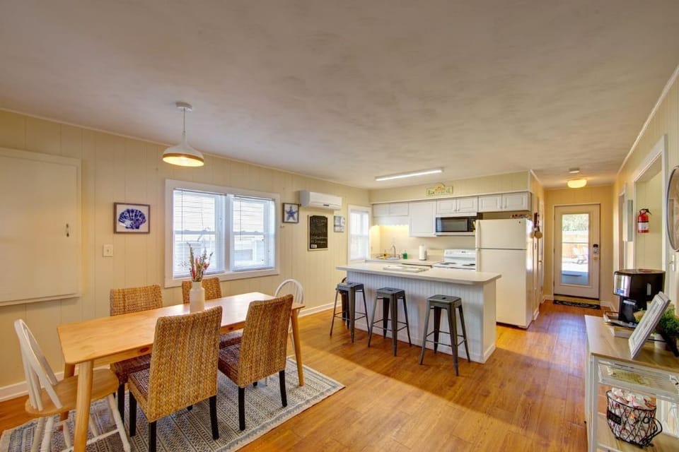 Dining Table and Island Seating