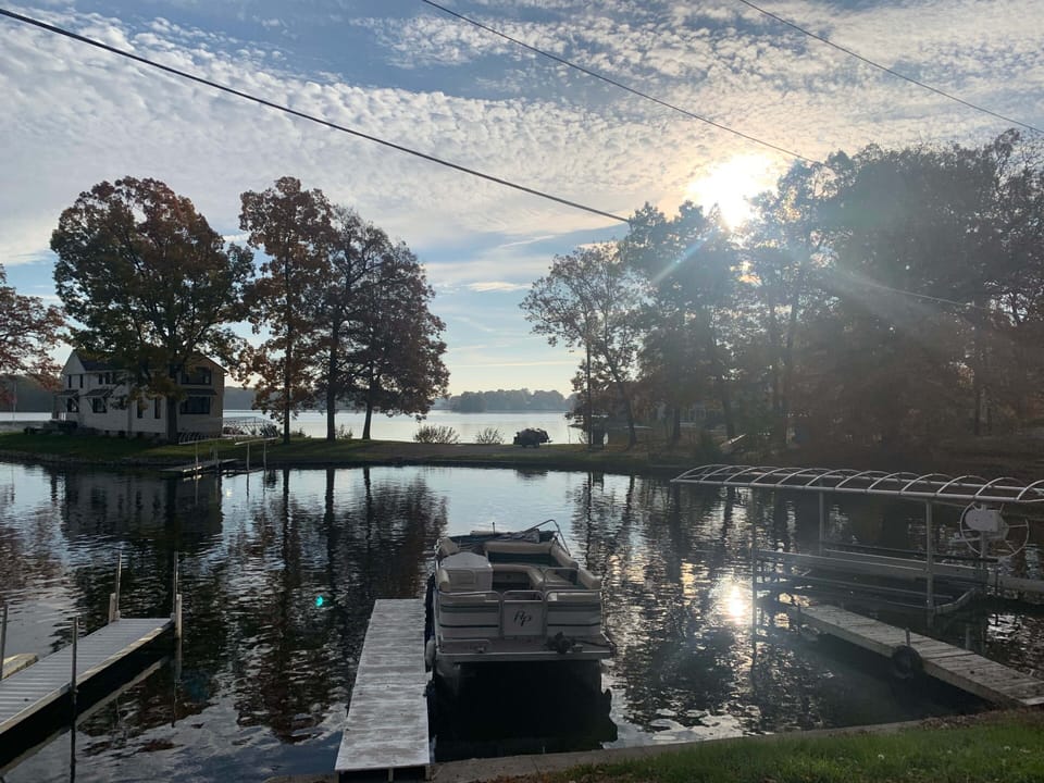 Lake views! Enjoy the sunrise overlooking the lake.