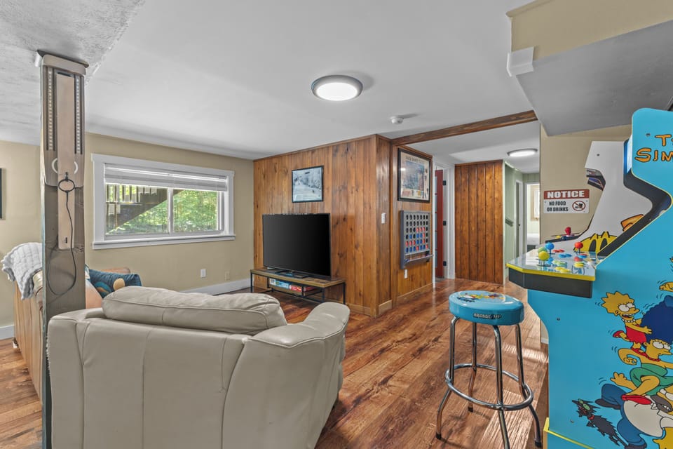 Second Living Room/Game Room TV and Arcade