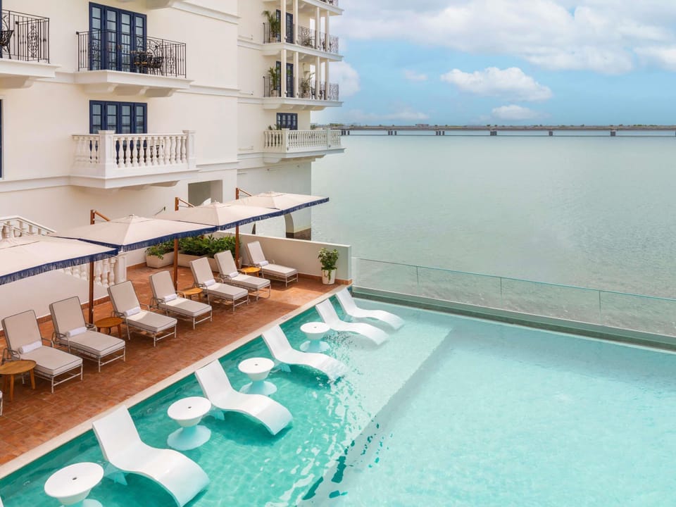 Outdoor pool, sun loungers
