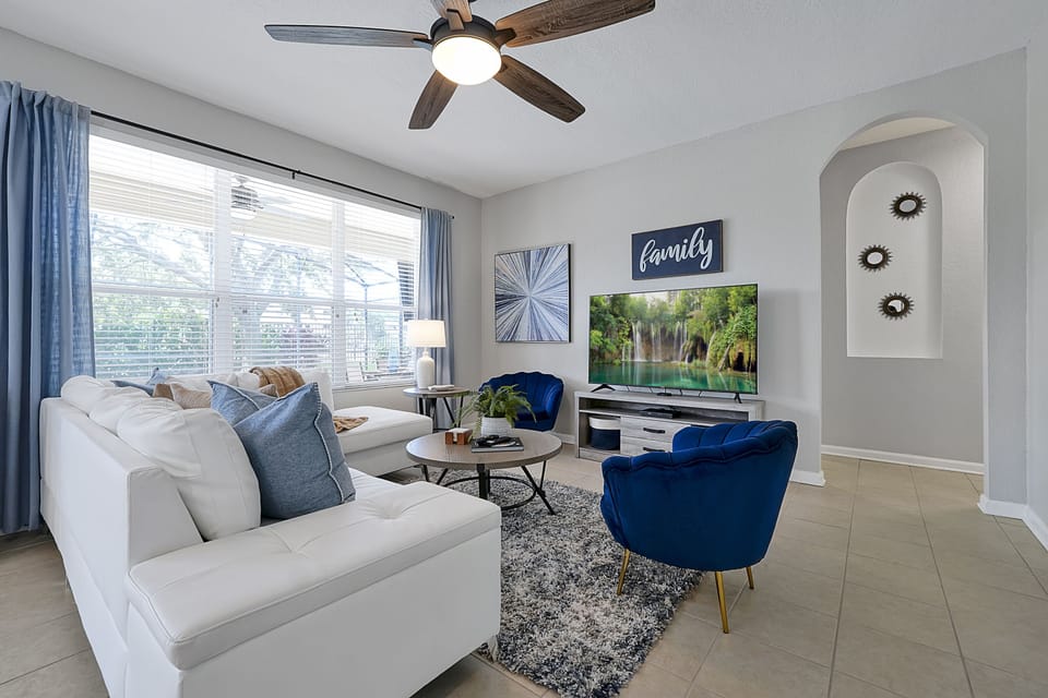 Family room overlooking the pool and lanai
