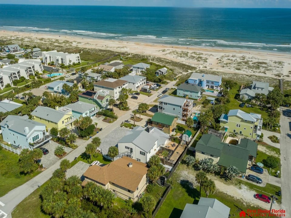 Coastal neighborhood with easy beach access and ocean views