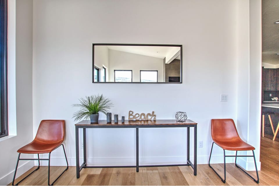 Extra Seating & Modern Decorations
