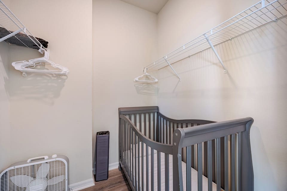 Bedroom 2 (Walk-in Closet)