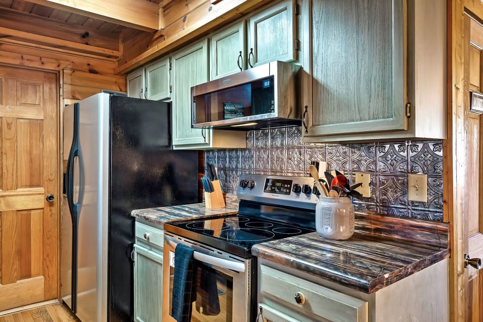 Stainless-steel appliances and fully stocked kitchen to make a fabulous meal