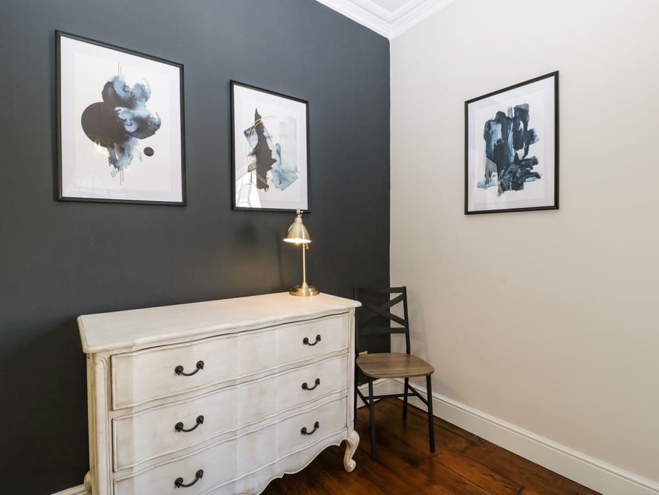 Cottage | 4 bedrooms, individually decorated, individually furnished, free WiFi