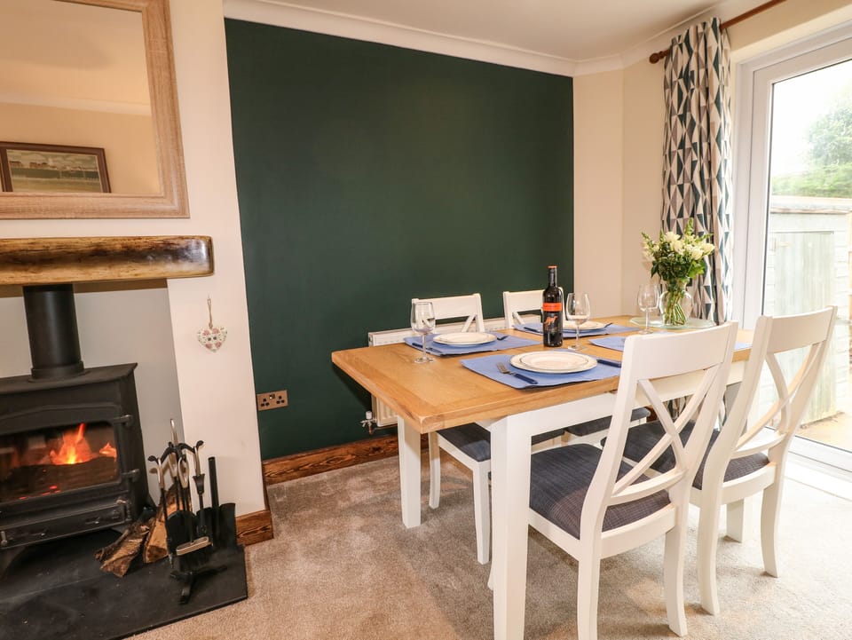 Cottage | Private kitchen | Fridge, microwave, dishwasher, electric kettle