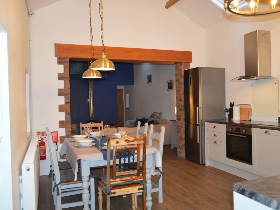 Cottage | Dining