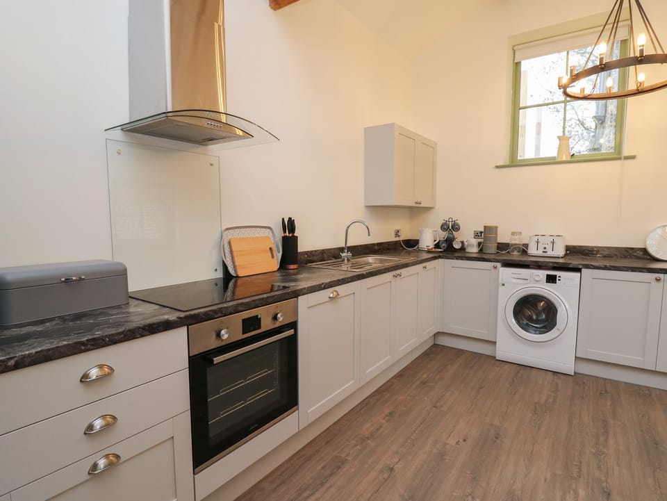 Cottage | Private kitchen | Fridge, microwave, dishwasher, electric kettle