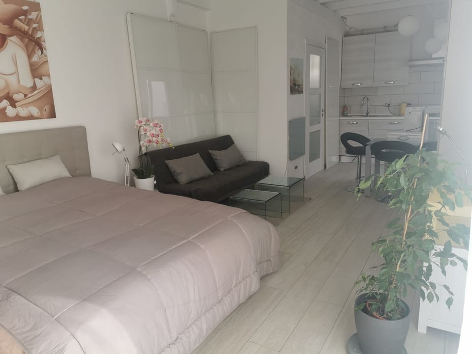 Apartment | 1 bedroom, iron/ironing board, WiFi (free), bed sheets