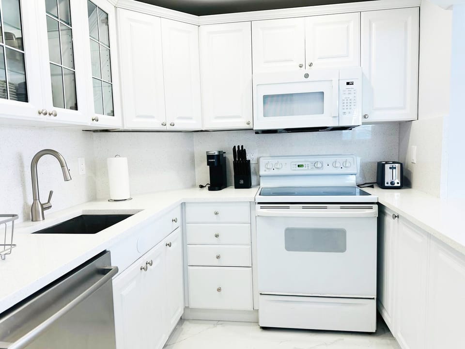 Full size kitchen 