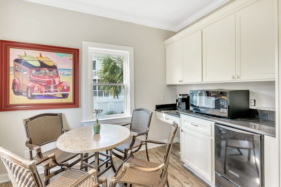 Fully Equipped Kitchen with Breakfast Table