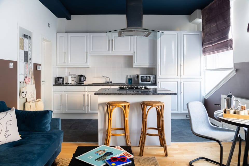 Deluxe Studio | Private kitchen | Fridge, microwave, oven, stovetop