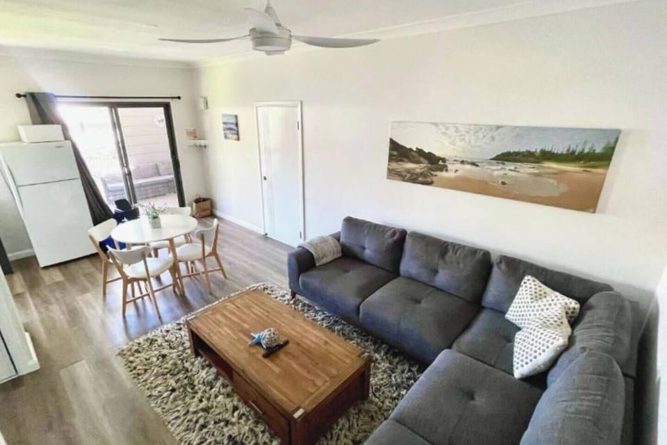 Front unit with adjoining door to the back unit . Perfect for own private space allowing generations of families to spend time together. Fantastic area for the kids to play boardgames or watch their favourite movie on the smart TV