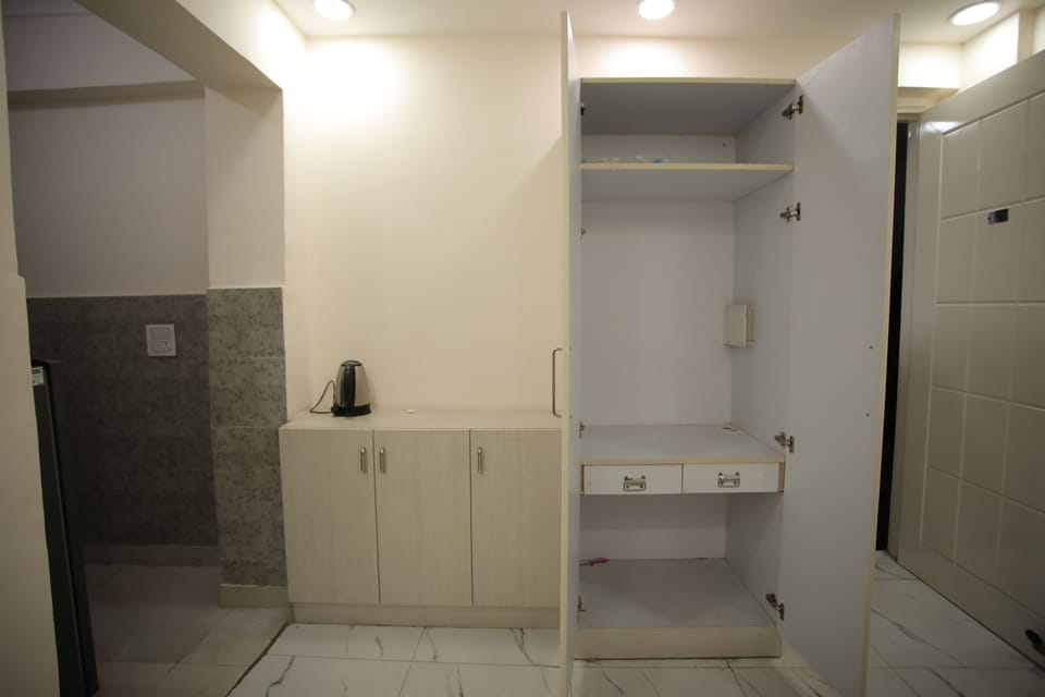 1 BHK Service Apartment | 1 bedroom, premium bedding, desk, rollaway beds
