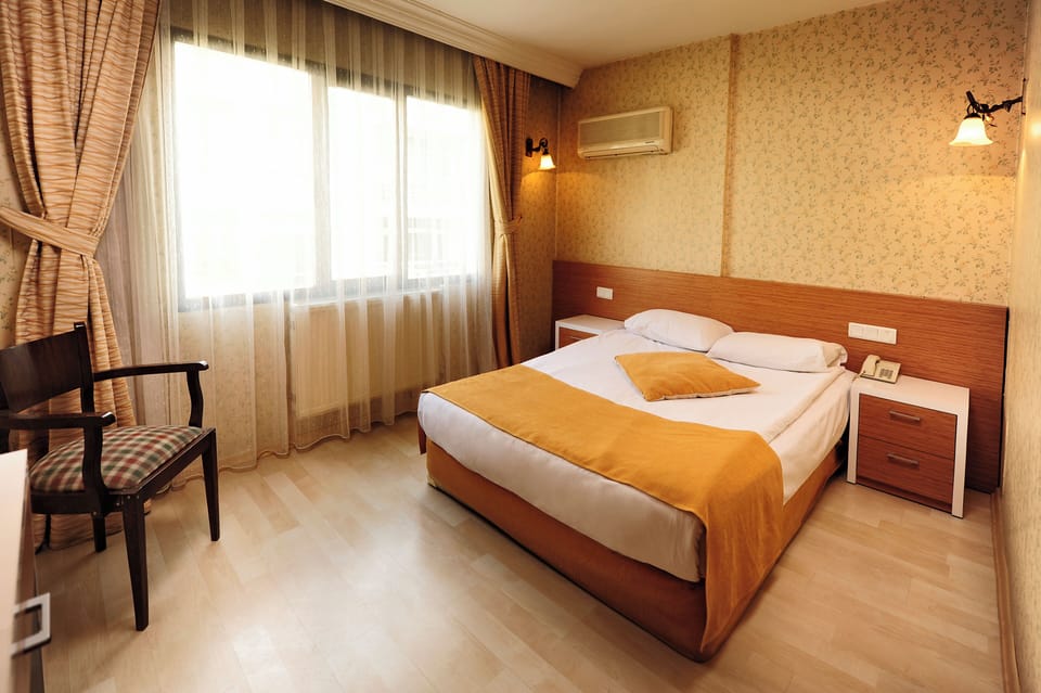 Standard Room | Premium bedding, minibar, WiFi (free), bed sheets