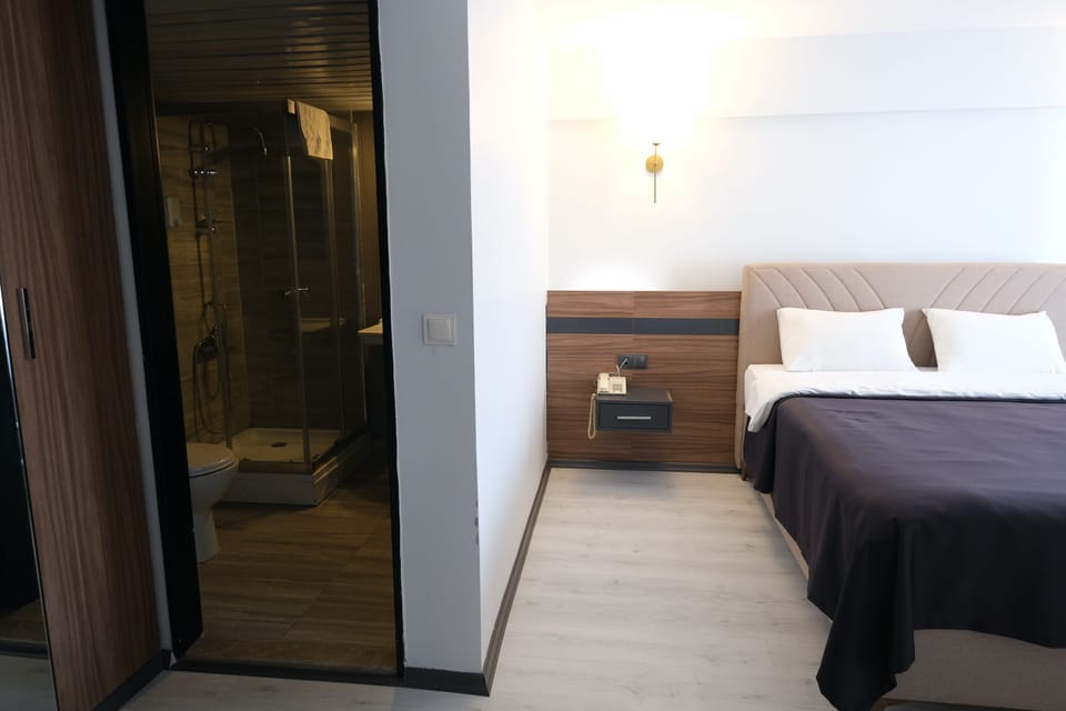 Comfort Room, 1 Double Bed | Bathroom | Shower, slippers, towels