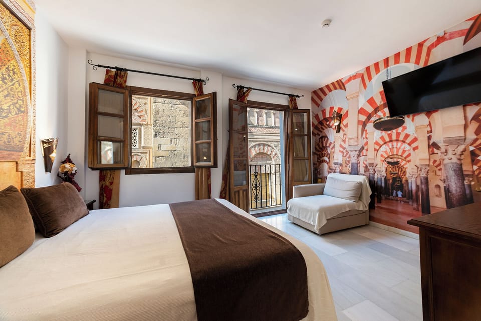 Superior Double Room (Mezquita View) | Free WiFi, bed sheets