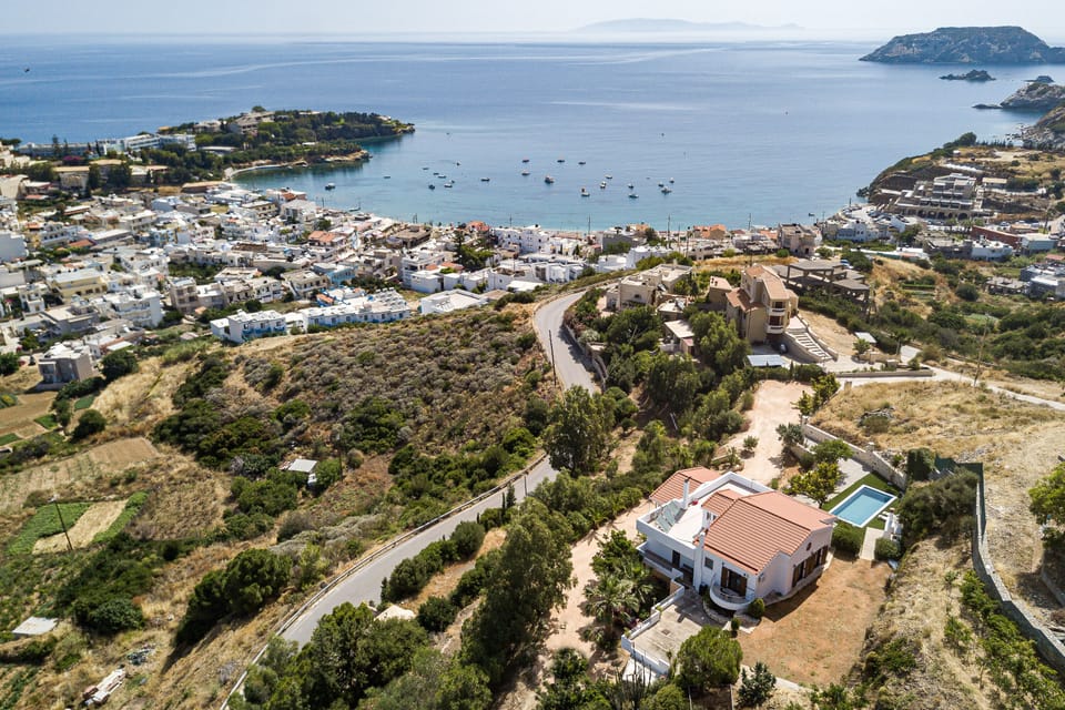 An overview of the villa location and views.