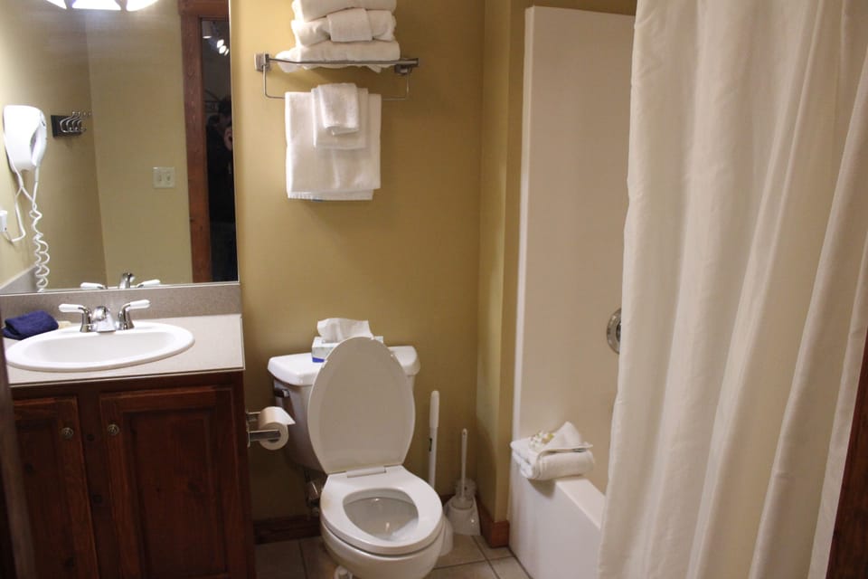 Full Bathroom