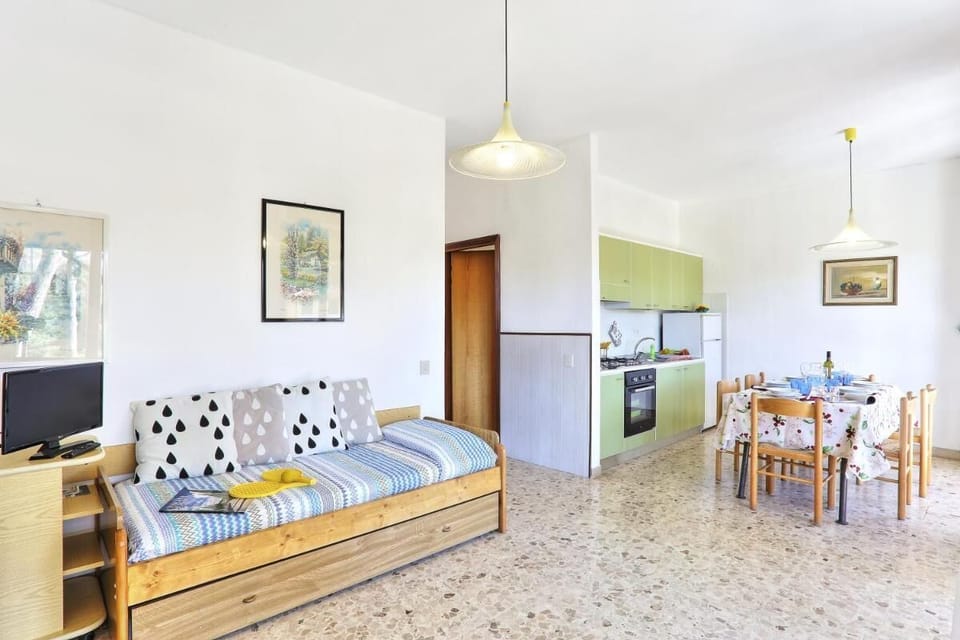 Apartment, 2 Bedrooms, Balcony, Garden View | Lounge