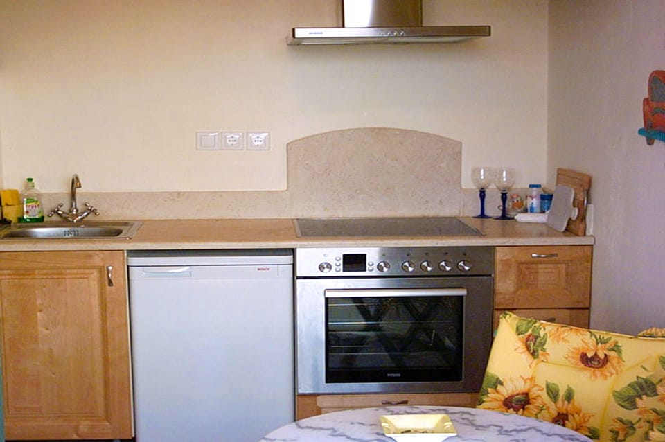 Apartment, 2 Bedrooms, Smoking, Balcony | Dining
