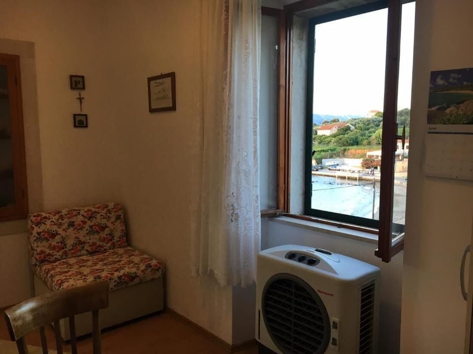 Apartment, 1 Bedroom, Smoking, Patio | Interior